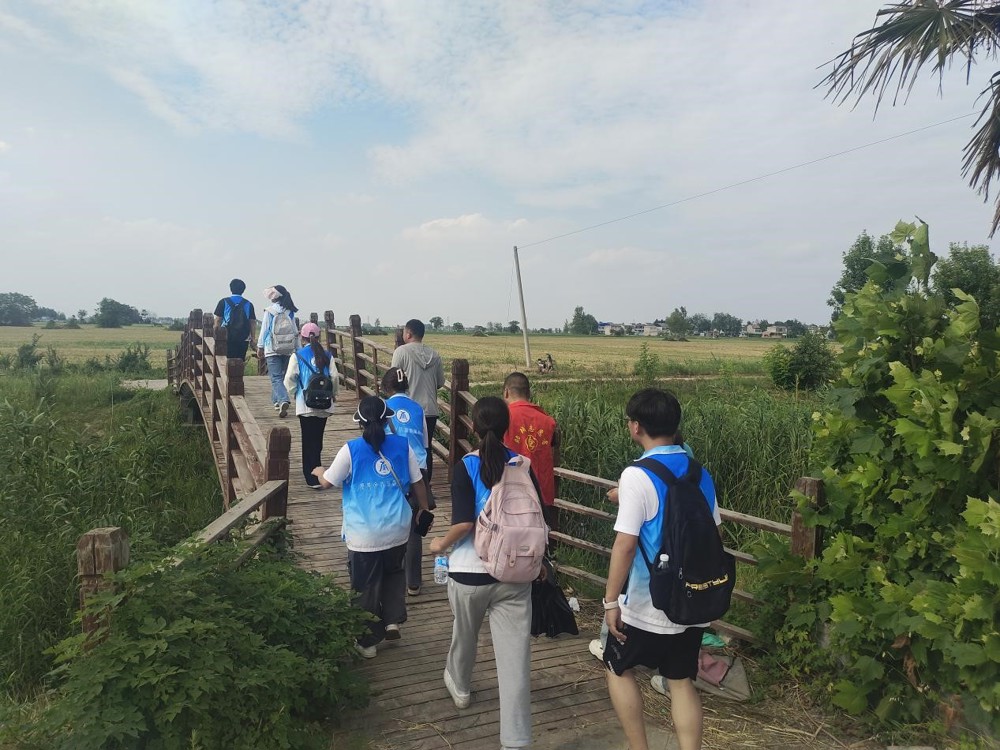 2e5ca1b22fc743d1b9a8409584b76442.jpg 2e5ca1b22fc743d1b9a8409584b76442.jpg