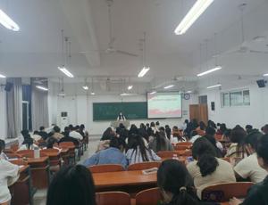 马克思主义学院2021级思想政治教育(师范)专业组织开展《中华人民共和国民法典》宣传主题团日活动