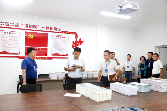 校领导现场调研指导2025年本科招生录取工作